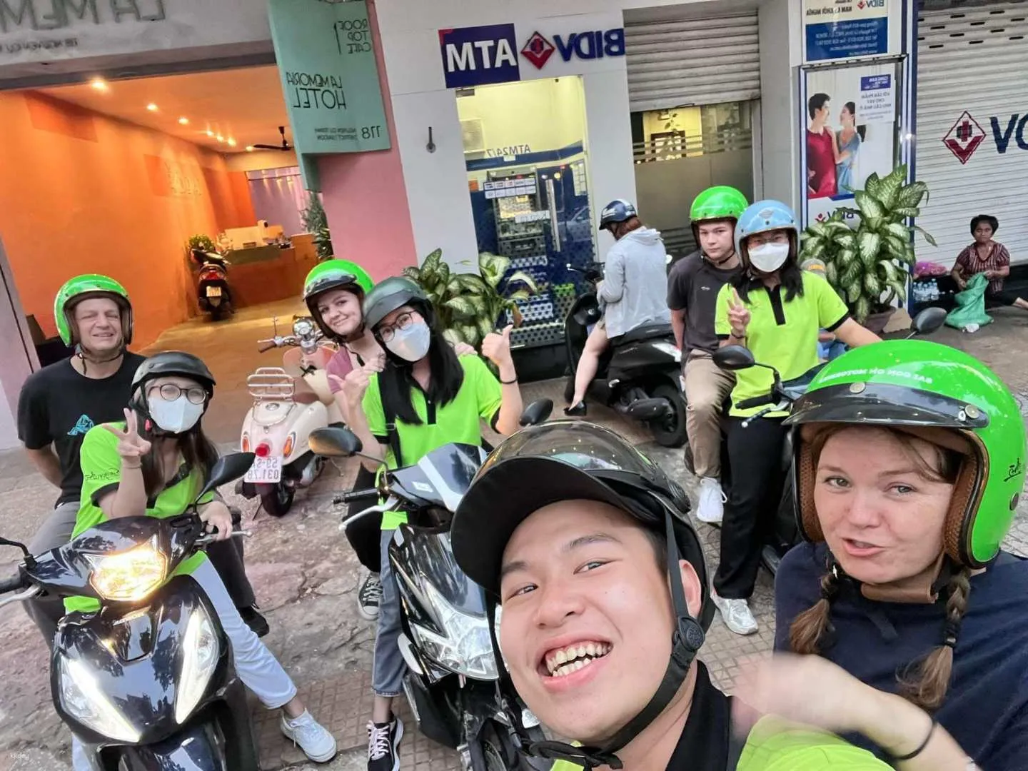 https://image.kkday.com/v2/image/get/w_1920,h_1080,c_fit,q_55,wm_auto/s1.kkday.com/product_138968/20230208163028_AzHfr/jpg
