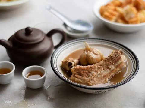 Geylang District Local Food & Walking Night Tour: Herbal Bak Kut Teh, Dim Sum, Durian & More | Singapore