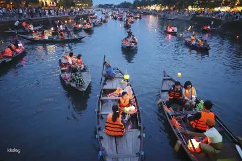 Hoi An Private Tour: Lantern Boat Riding with Folk Song Games and Night Market | Vietnam