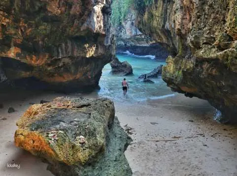 [Skip The Line] Uluwatu Temple, Kecak Fire Dance Sunset Tour, Suluban Beach, Blue Point Beach and Padang Padang Beach Tour | Bali